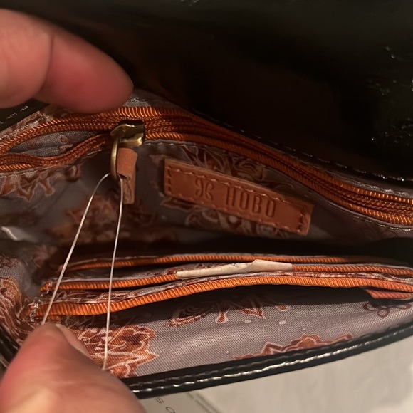 HOBO Black Bemuse Wallet with Straps NWT - Picture 3 of 3